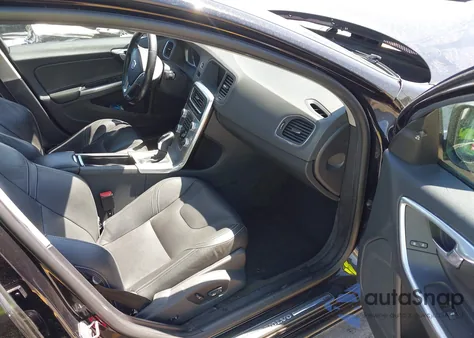 2018 Volvo S60 T5 Dynamic z USA, uszkodzony, nr VIN YV126MFL0J2455110